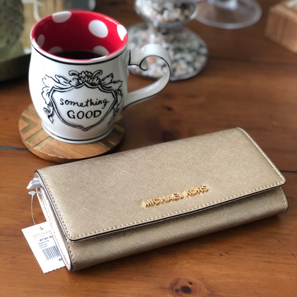 🎉HP🎉 Michael Kors Wallet